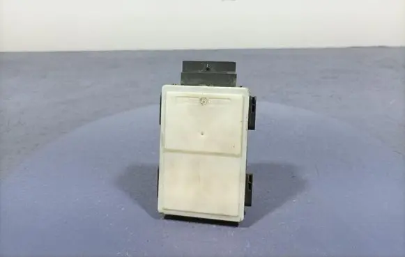 Audi A4 S4 B7 8E 8H Distronic sensor radar 6899503