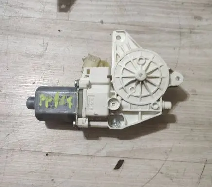 Mercedes-Benz ML W164 Front door window regulator motor A2518200842 0810 997081102