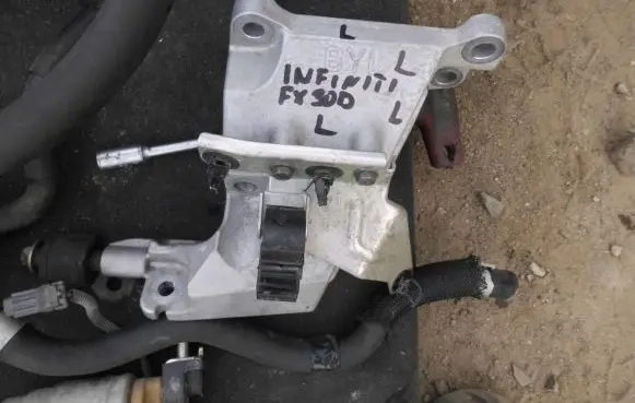 Infiniti FX Engine mounting bracket