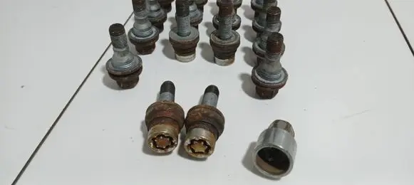 Citroen C4 II Nuts/bolts