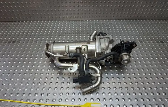 Land Rover Discovery 5 EGR valve cooler S27730889 FW939Y493AD