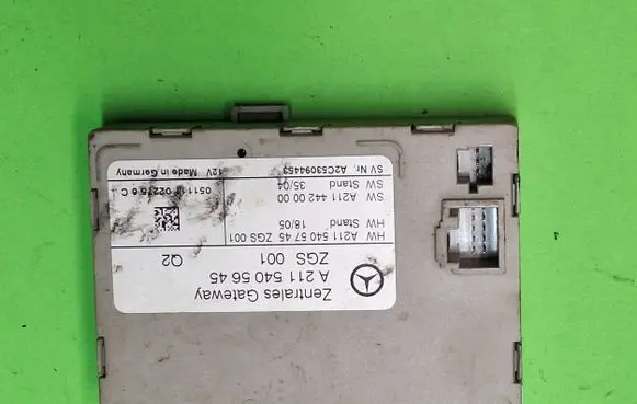 Mercedes-Benz E W211 Gateway control module A2115405645 A2114420000 A2115405745