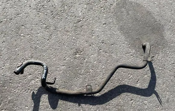 Volkswagen PASSAT B6 Engine coolant pipe/hose