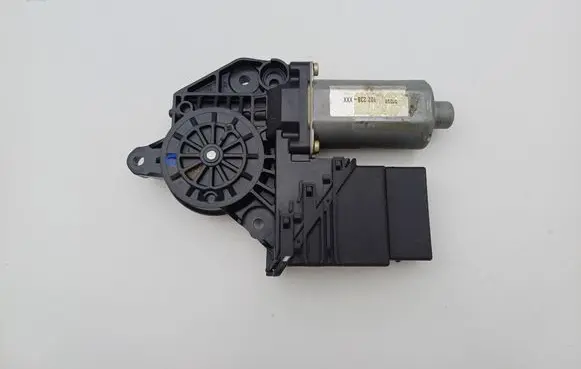 Volkswagen Golf IV Rear door window regulator motor 0130821766 9776105407301