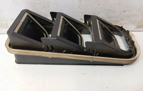 Peugeot 5008 II Quarter panel pressure vent 9678565780