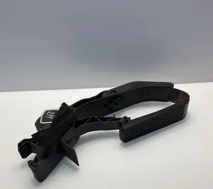 Mercedes-Benz E W211 Accelerator throttle pedal A2113000404 2113000404