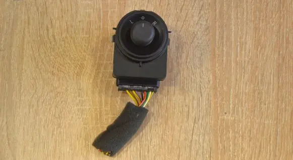Chevrolet Orlando Wing mirror switch 13272182