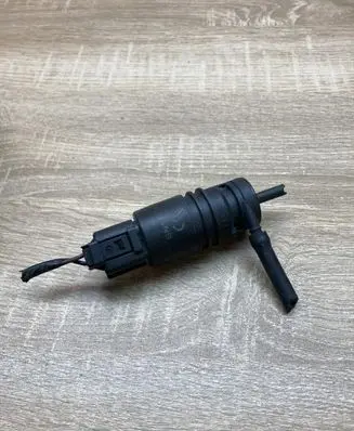 BMW 5 E60 E61 Windscreen/windshield washer pump 6931910 BN15