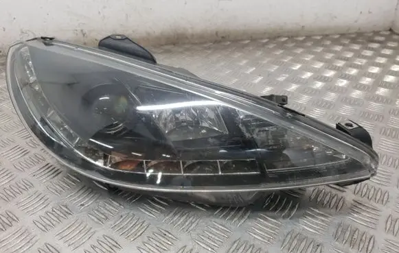 Peugeot 206 Headlight/headlamp SK3301S
