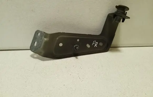 Volvo XC90 Fender mounting bracket