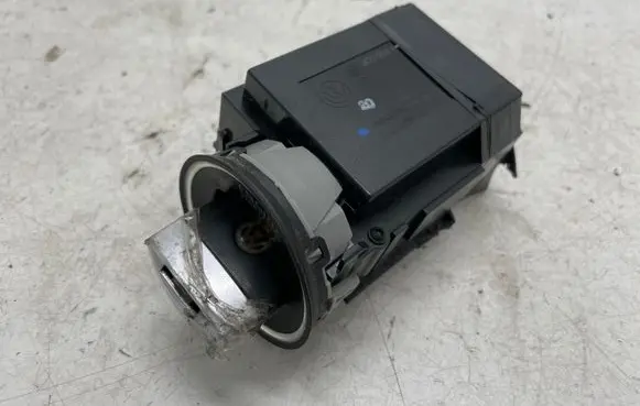 Volkswagen PASSAT CC Ignition lock 3C0905843