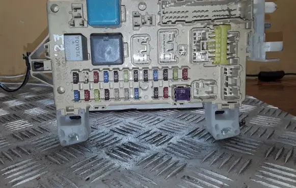 Toyota Corolla E140 E150 Fuse module 892210F010 4171813876