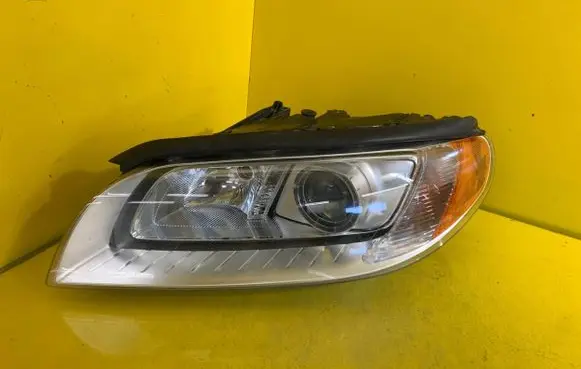 Volvo V70 Headlight/headlamp 31214347