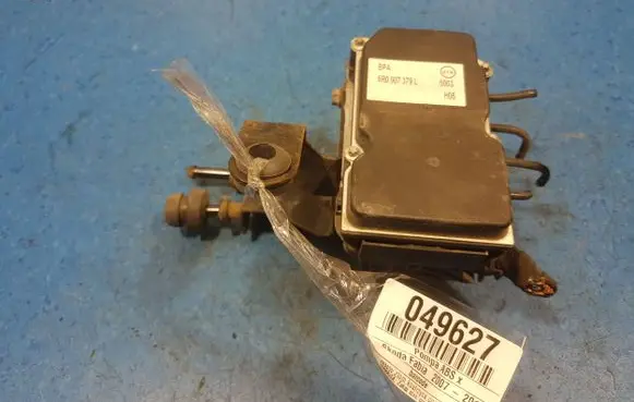 Skoda Fabia Mk2 (5J) ABS Pump 6R0614417D