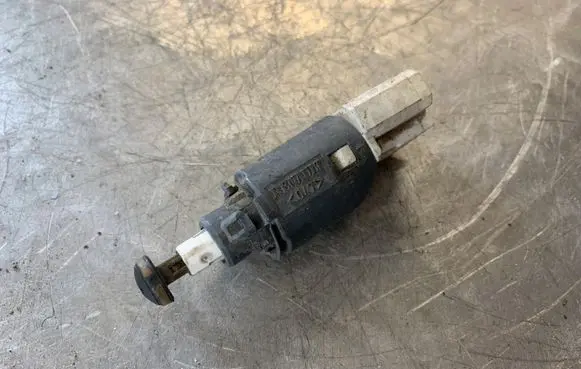 Renault Kangoo II Brake pedal sensor switch 8200168238