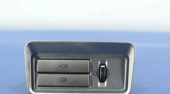 Jaguar XF X250 Tailgate opening switch 8X2311654AB