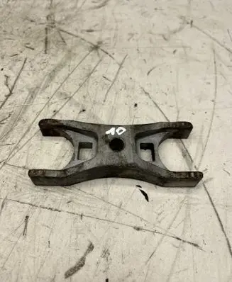 Volkswagen Crafter Fuel Injector clamp holder 04L216