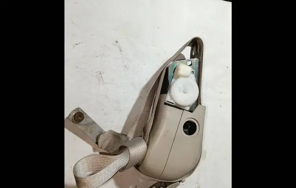 Cadillac DeVille Rear seatbelt 25709727 9264973