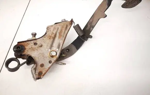 Toyota Avensis T250 Brake pedal