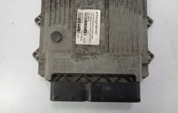 Fiat Grande Punto Engine control unit/module 51801407 MJD6F3m3