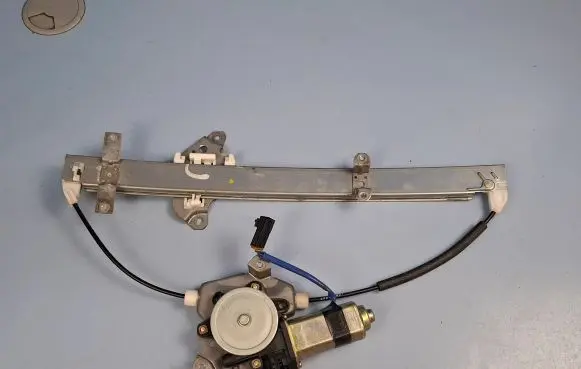 Nissan Navara D22 Front door window regulator with motor 807312S410 MMR52120