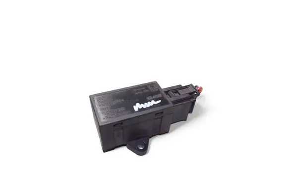 Volkswagen Touareg I Seat heating relay 7L0959772