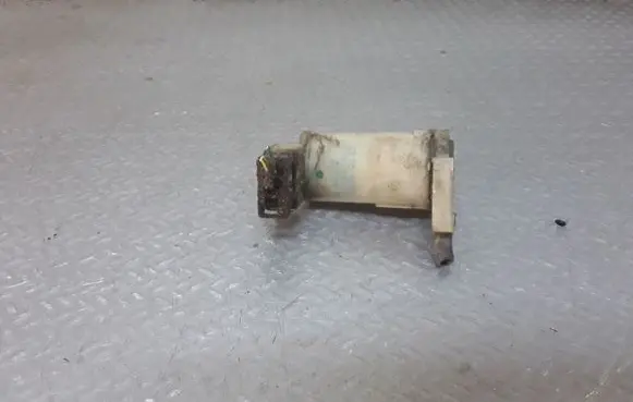 Nissan X-Trail T30 Windscreen/windshield washer pump 2224615A