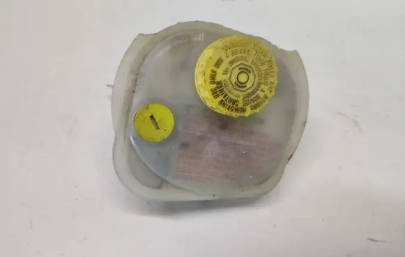 Volkswagen PASSAT B5 Brake fluid reservoir 4B0611301E