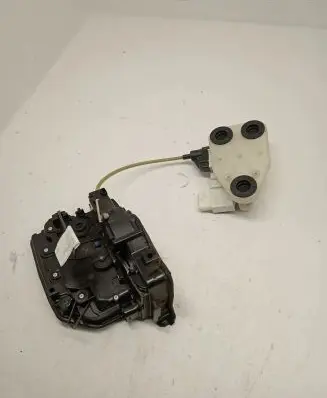 BMW X5M F85 Front door lock 7281950