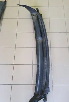 Chrysler Pacifica Wiper trim