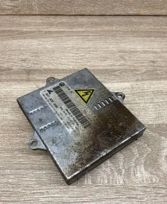 Volkswagen Touran I Headlight ballast module Xenon 1T0907391 1307329090
