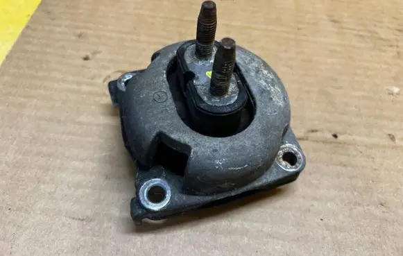 Mercedes-Benz GL X166 Gearbox mounting bracket 