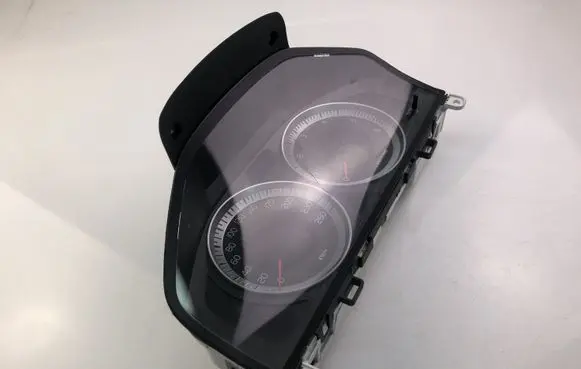 Volvo V70 Speedometer (instrument cluster) 31327582AA
