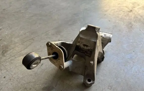 Audi Q7 4M Engine mounting bracket 4M0199307AF