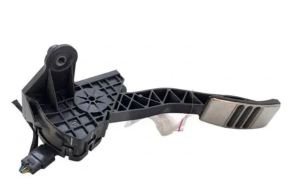Ford Mustang VI Accelerator throttle pedal CR339F836AC
