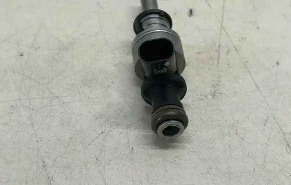 Audi A8 S8 D4 4H Fuel injector 1079036N 104790532