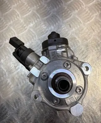 BMW X3 E83 Fuel injection high pressure pump 0986437402 210308 060059