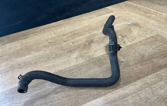 Jaguar F-Type Engine coolant pipe/hose 8W837752AD