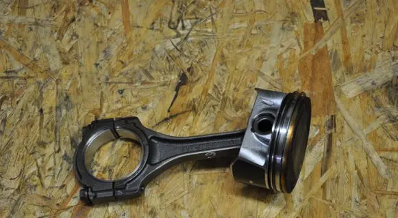 Ford Mustang VI Piston with connecting rod KLEP6506