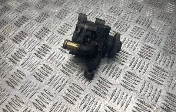 Volkswagen Golf IV Power steering pump 1J0422154