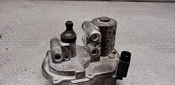 Audi Q7 4L Intake manifold valve actuator/motor 059129086M