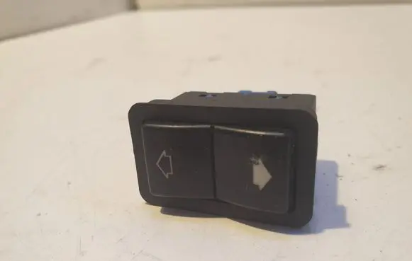 BMW 5 E39 Electric window control switch 8368932