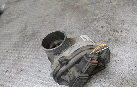 Ford Focus Throttle valve VP2S6U9E927F