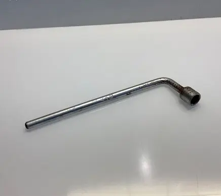 Mercedes-Benz CLS C219 Wheel nut wrench A2215810001 2215810001
