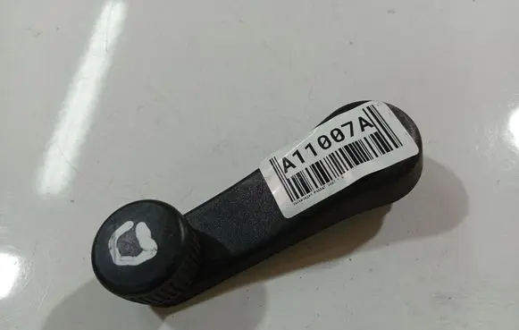 Volkswagen PASSAT B6 Front door window winding handle 6q0837581A