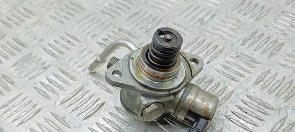 Volvo S60 Fuel injection high pressure pump 31401823