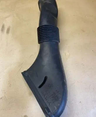 Air intake hose/pipe