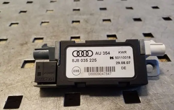 Audi TT TTS Mk2 Aerial antenna amplifier 113557301 8J8035225M