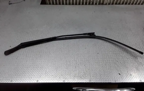 Volkswagen Touran I Windshield/front glass wiper blade 1T0955410A