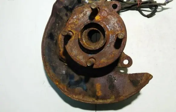 Toyota Corolla Verso E121 Front wheel hub